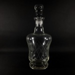 Antiga Garrafa para Whisky ou licor em Demi Cristal lapidado. Dimensões: 29 cm altura.