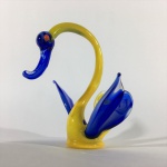 MURANO - Delicado "CISNE" em pasta de vidro. Exemplar de coleção e em perfeito estado. Dimensões: 6 cm x 6 cm x 5,5 cm