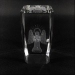 Bloco de cristal com imagem de "ANJO" em 3 dimensões. Exemplar de coleção e em excelente estado. Dimensões: 8 cm x 4 cm x 4 cm.