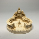 MINIATURA - Praça de São Pedro em resina Italiana. Dimensões: 5 cm x 7,5 cm x 7,5 cm.