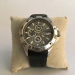 NAUTICA - Relógio de pulso masculino modelo N14013G. Sinais de uso. Acompanha caixa e pulseira emborrachada de cor amarela.  Funcionando perfeitamente.