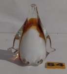 Murano - Peso de papel confeccionado em vidro artístico de murano, na cor translucida com intervenções internas na cor amarelo e branco representando "Pinguin" med. 9,5x6 cm.