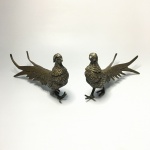 Antigo e belo casal de Faisão em metal cinzelado. Dimensões: 12 cm x 26 cm x 4 cm / 1,500 kg.