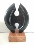 Escultura  atribuído a Bruno Giorgi "TENSÃO" sobre mármore Belga Negro. Dimensões: 16,5 cm x 11 cm.