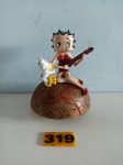 Delicada esta caixinha de música BETTY BOOP confeccionada em resina, funcionando perfeitamente, medindo 13x10cm.