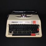 Máquina de escrever portátil, modelo Precision 4000 - Super de Luxe.  Excelente estado. Funcionado. Precisando substituir fita.