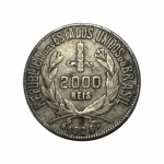 Antiga moeda de prata no valor de "2000 Réis" de 1924.
