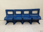 Jogo de 4 cadeiras em fibra de vidro, da década de 70, na cor azul. Medindo 49cm x 42cm x 80cm de altura.