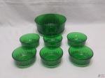 Jogo de bowl com 6 cumbucas em vidro Arcoroc verde moldado. Medindo o bowl 20cm de diâmetro x 9,5cm de altura.
