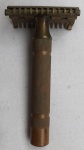 COLECIONISMO. Antigo BARBEADOR GILETTE (Made in USA). Anos 30/50 Comprimento 8 cm. Sem lâmina