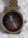 Relógio marca ONIRET. Caixa e pulseira em metal.  Diâmetro 34 mm - não testado - No estado