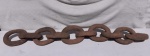 CORRENTE  Escultura em cerâmica. Comprimento 95 cm Largura dos elos 11 cm
