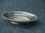 Fruteira em metal. Med. 7x30x25 cm.