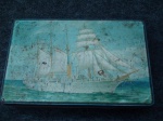 COLECIONISMO - Lata de biscoitos Aymore decorada com NAVIO ESCOLA ALMIRANTE SALDANHA, Marinha do Brasil. Medidas 6x28x18 cm. Resquícios de selo no fundo. Marcas do tempo.