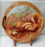 Quadro - Natureza morta - frutas, cálice, pão - óleo sobre porcelana - moldura estilizada - assinada - diâmetro 30cm