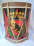 Espetacular Cesto em madeira, na forma de Tambor. Pintura representando o Brasão da Cidade de Berna, capital da Suiça. Europa Século XX  Altura 40 cm . Diâmetro 32 cm