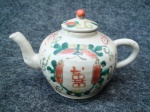 Lindo bule miniatura em antiga porcelana chinesa,. Alt. 10 cm. No estado