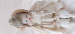 Graciosa boneca. Rosto, pernas e mãos  de biscuit. Altura 23,5 cm