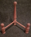Suporte em pinho de riga. Medidas 19x20x20 cm