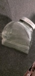 Antigo baleiro em vidro.  Medidas 19x20x20 cm Acompanha  tampa em alumínio (tampa  no estado)