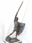Escultura em Bronze - representando CAVALEIRO TEMPLÁRIO - assinada C. Butti  - Altura total 95cm
