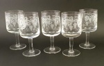 Seis taças em cristal, estas com bojos decorados com parreiras, med. 12 centímetros.