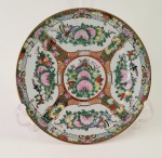 Prato decorativo em porcelana oriental, med. 18 centímetros de diâmetro.