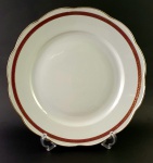 PORCELANA KPM - Grande prato em porcelana polonesa KPM, peça com borda filetada a ouro med. 32 centímetros de diâmetro.