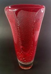 Belíssimo vaso em murano vermelho com pó de prata, med. 30x16x11 centímetros.