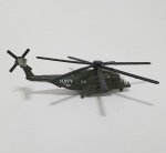 Miniatura de aeronave militar helicóptero, med. 13x12 centímetros.