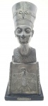 Escultura em metal, peça representado Deusa Egípcia Nefertiti, med.23x10x7 centímetros.