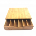 Caixa de madeira organizadora, com 6 divisórias. Cabem capsulas Nespresso. Em bom estado. Medida: 8x32x34 cm.