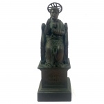 Escultura representando São Pedro em bronze. Em bom estado. Necessita de limpeza. Medida: 18x6,4 cm.