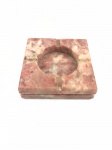 Cinzeiro em pedra mármore no formato quadrado em excelente estado ( 13 x 13 cm )