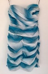 Vestido curto tomara-que-caia azul e branco de festa da DOLPS, tamanho 40. Lateral franzida.