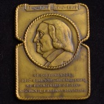 Medalha Comemorativa, Marinha Homenageando José Bonifácio no Bicentenário do seu Nascimento, Data 1763 / 13 de Junho / 1963, Bronze Prateado, Peso 60 g, Diâmetro 50 x 64 mm, Muito Bem Conservada.