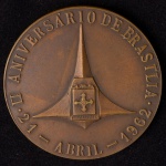 Medalha Comemorativa, II Aniversário de Brasília, Data 21 de Abril de 1962, Bronze, Peso 52 g, Diâmetro 50 mm, Muito Bem Conservada.