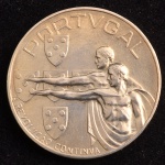 Medalha Comemorativa, 10º Aniversário da Revolução Portuguesa ( A Revolução Continua ) - 1926/1936, Prata, Peso 21,4 g, Diâmetro 35 mm, no Estojo, Flor de Cunho.