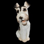 ESCULTURA EM PORCELANA ALEMÃ ROSENTHAL, REPRESENTANDO CÃO SENTADO. - MED 19,5 X 7 X 16 CM.