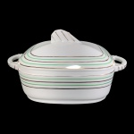 VISTA ALEGRE - TERRINE EM PORCELANA PORTUGUESA VISTA ALEGRE NA COR BRANCA, COM FRISOS NAS CORES VERDE E DOURADO. - MED. 16 X 30 X 17,5 CM. 