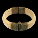 ANTIGA PULSERA EM MARFIM E METAL. 