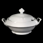 SCHMIDT - SOPEIRA EM PORCELANA SCHMIDT NA COR BRANCA, COM BORDAS EM DETALHES EM ARABESCO EM ALTO RELEVO NA MESMA COR. - MED. 18 X 30 CM. APRESENTA DISCRETO BICADO NA PARTE INTERNA.