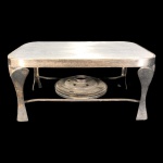 RECHEAUD EM METAL EXPESSURADO. MED. 13 X 20,5 X 29 CM.