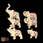 LOTE COM SEIS ESCULTURAS EM RESINA REPRESENTANDO ELEFANTE INDIANO. MED MAIOR: 12 X 7 X 10 E MENOR: 4 X 3 X 5 CM.
