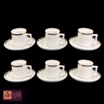 POZZANI - SEIS XÍCARAS EM PORCELANA BRANCA ESMALTADA COM BORDAS FILETADAS A OURO. - MED 6 X 10 CM. - UM PIRES APRESENTA BICADO.