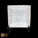 PRATO QUADRADO DECORATIVO EM PORCELANA NACIONAL BRANCA, COM DECORAÇÃO FLORAL - MED: 20,5 X 20,5 CM.