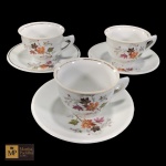 POZZANI - TRIO DE XÍCARAS PARA CAFÉ EM PORCELANA BRANCA COM DECORAÇÃO FLORAL.