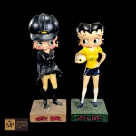 COLECIONISMO - ESCULTURA  EM RESINA DA BETTY  BOOP - MED:14 ,5 X 5 X 5 CM E 13,5 X 5 X 5 CM.