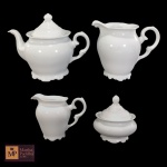 SCHMIDT - QUATRO PEÇAS,  BULE PARA CHÁ,AÇUCAREIRO, LEITEIRA E CREMEIRA  EM PORCELANA BRANCA COM  BASE EM RECORTES ONDULADOS - MED DOBULE: 22 X 23 CM .