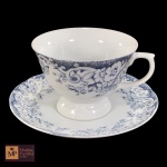 XÍCARA PARA CHÁ DE  COLEÇÃO EM PORCELANA BRANCA COM DECORAÇÃO FLORAL NA COR FENDI.